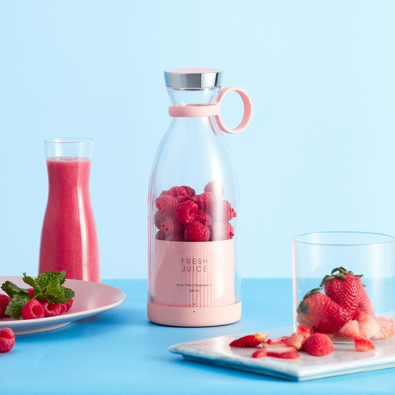 Mini Portable Fruit Juicer™